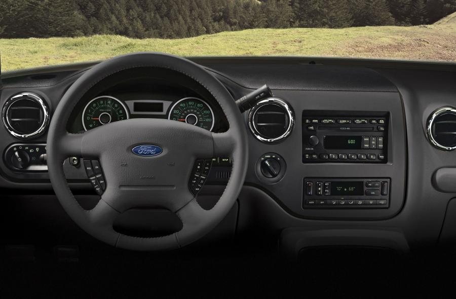  Ford Expedition 2003 года  (фото 73 из 169)